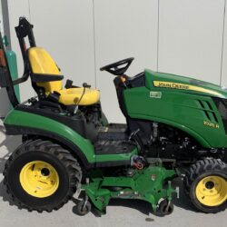 2016 John Deere 1025R Tractor