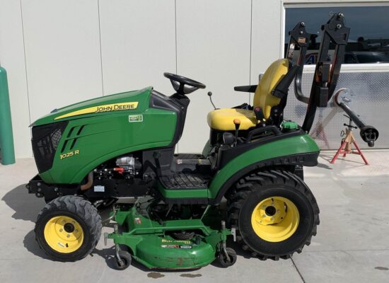 2016 John Deere 1025R Tractor